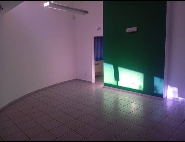 137M² OFFICE TO LET IN ROCKY DRIFT